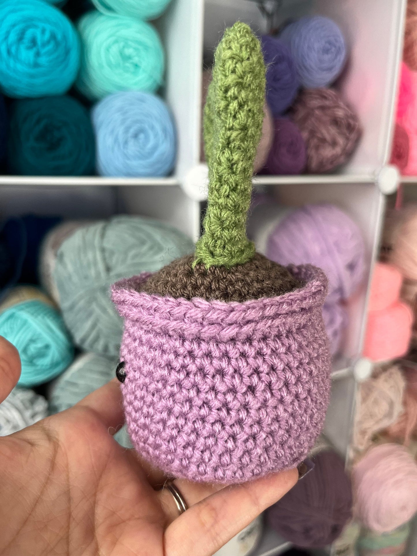 6” Crochet Hoya Heart Plant in Purple Pot, Lavender Potted Heart Plant Plushie, Desktop Plant, Valentine’s Day Gift, Plant Lover Gift