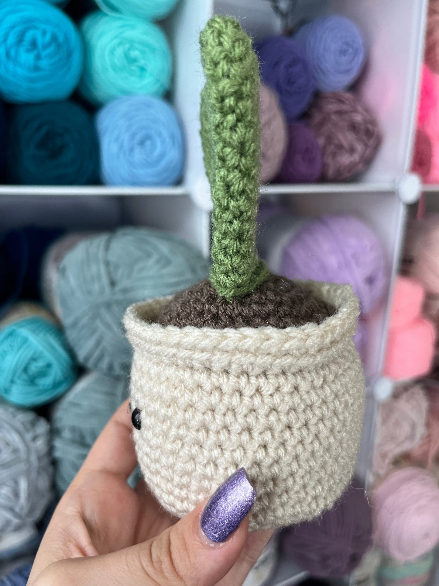 6” Crochet Hoya Heart Plant in Ecru Pot, Ecru Potted Heart Plant Plushie, Desktop Plant, Valentine’s Day Gift, Plant Lover Gift