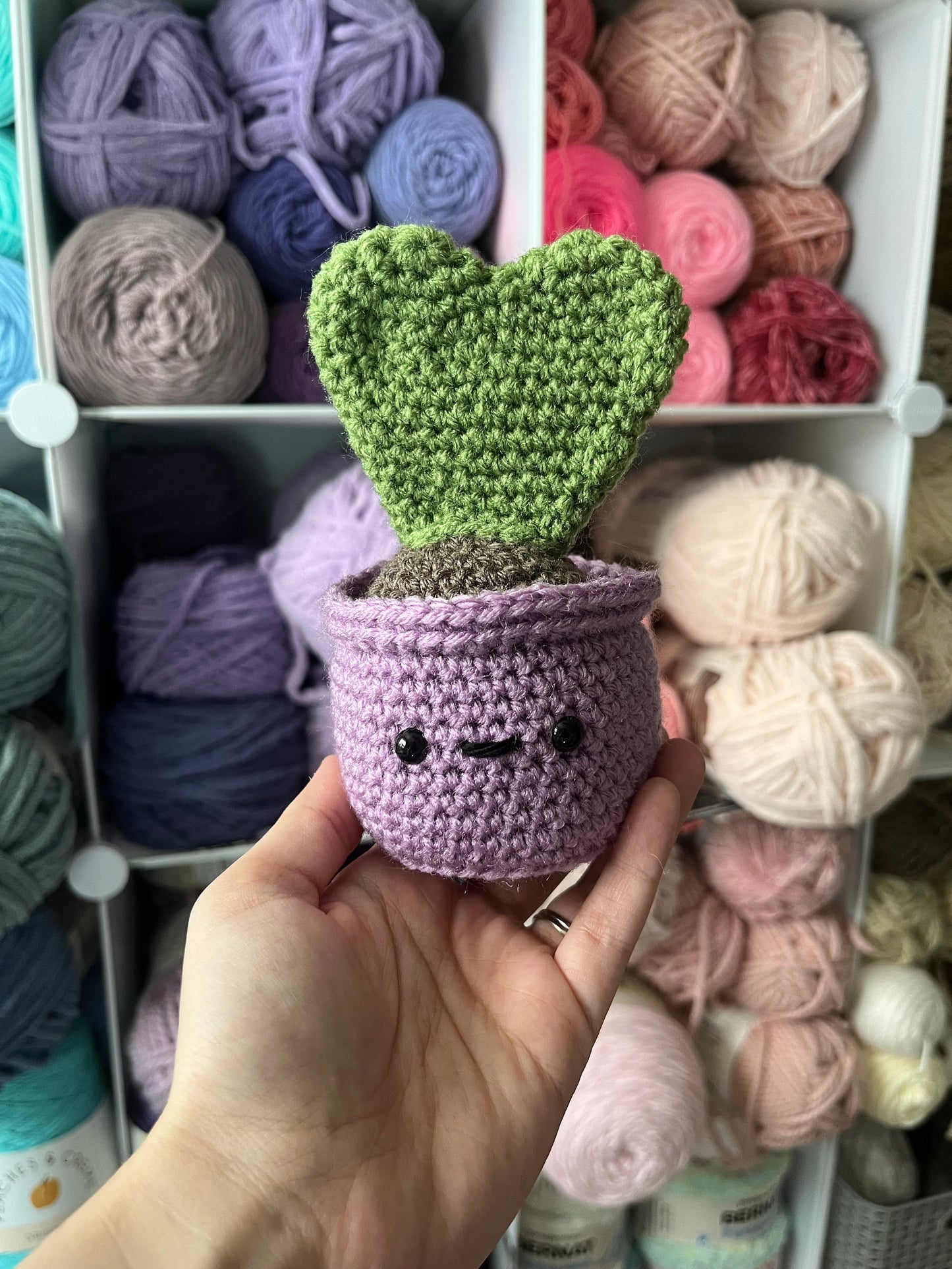 6” Crochet Hoya Heart Plant in Purple Pot, Lavender Potted Heart Plant Plushie, Desktop Plant, Valentine’s Day Gift, Plant Lover Gift